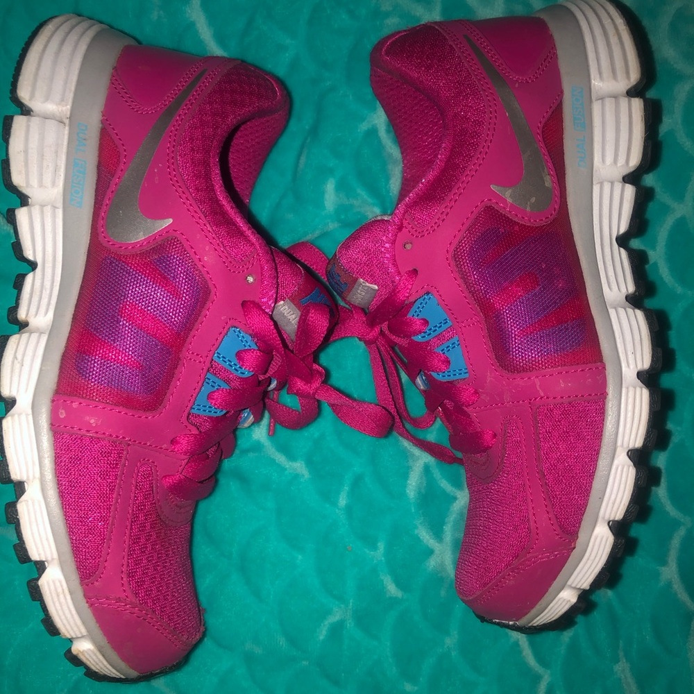 Nike tennis shoes
